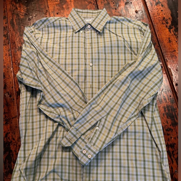 Southern Tide Classic Fit button down - Picture 2 of 2